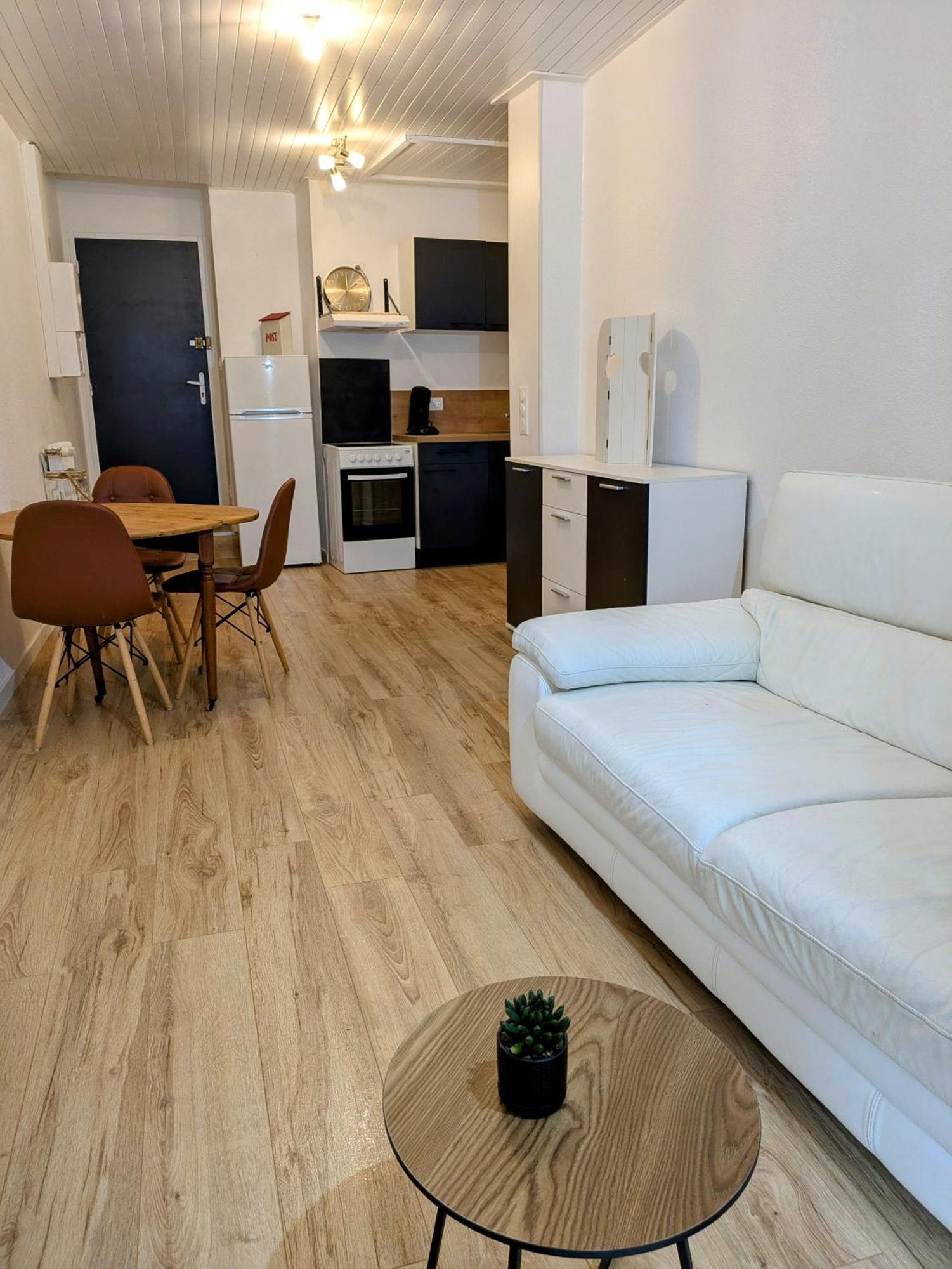 Appartamento Sous La Tour Poligny  Esterno foto